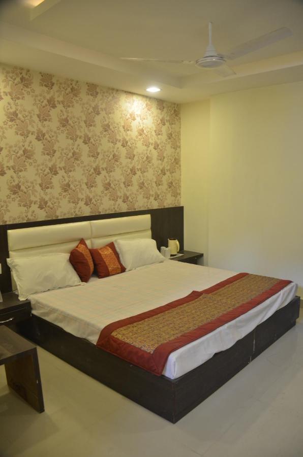 Hotel Krishna Galaxy Kānpur Eksteriør bilde