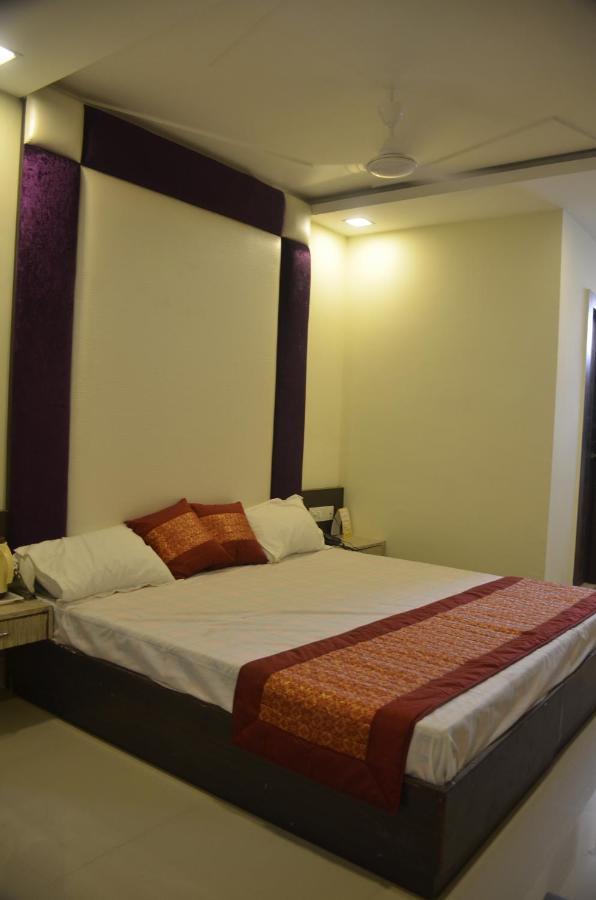 Hotel Krishna Galaxy Kānpur Eksteriør bilde